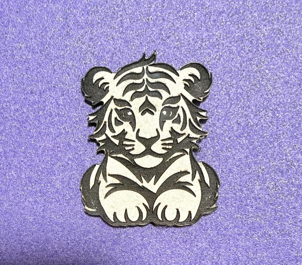 Cute Wooden Tiger Magnet – Laser‑Engraved Animal Décor