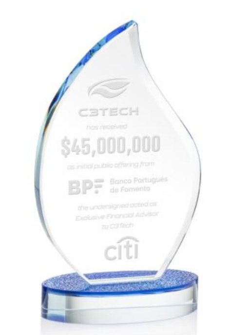 Headley Award – Starfire Crystal with Sapphire-Textured Base